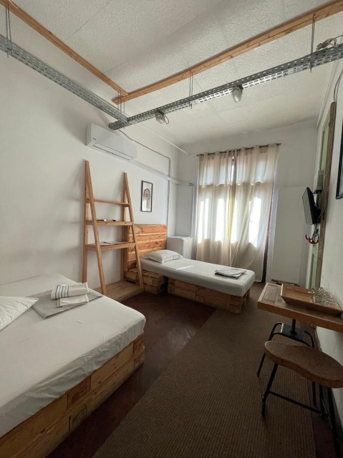 Hostel Victoria Poshtel Bukarest Exterior foto