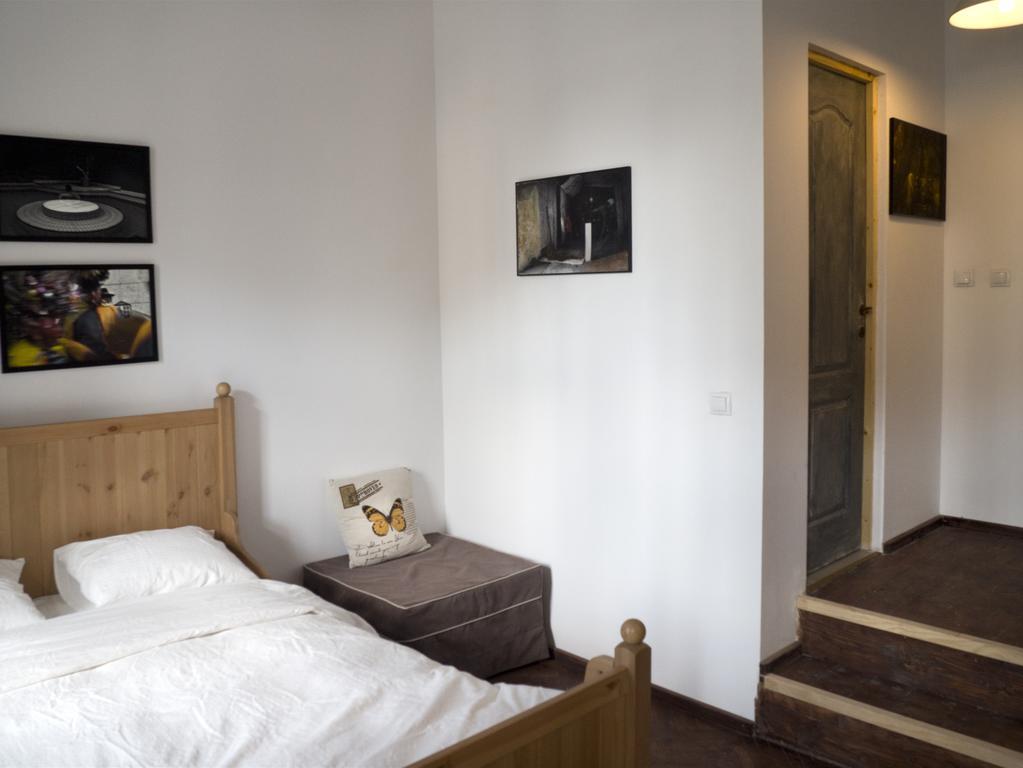 Hostel Victoria Poshtel Bukarest Zimmer foto