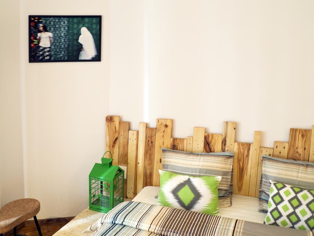 Hostel Victoria Poshtel Bukarest Zimmer foto
