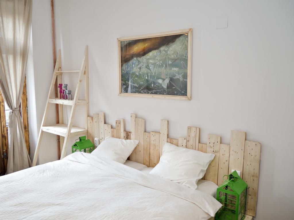 Hostel Victoria Poshtel Bukarest Zimmer foto