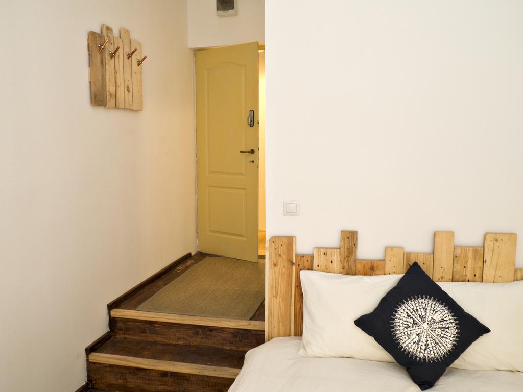 Hostel Victoria Poshtel Bukarest Zimmer foto