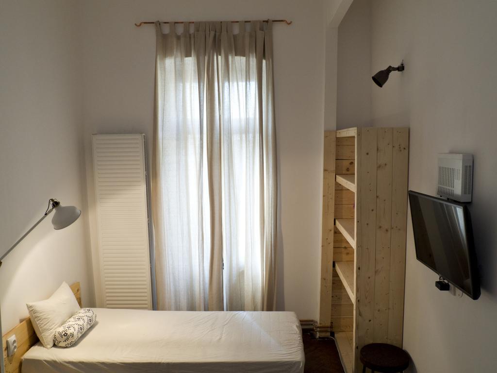 Hostel Victoria Poshtel Bukarest Zimmer foto