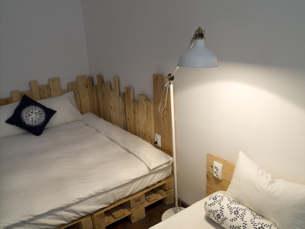 Hostel Victoria Poshtel Bukarest Zimmer foto