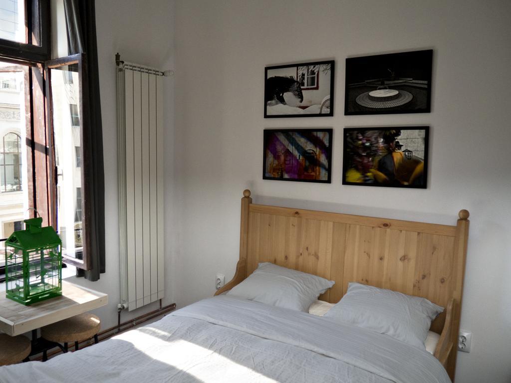 Hostel Victoria Poshtel Bukarest Zimmer foto