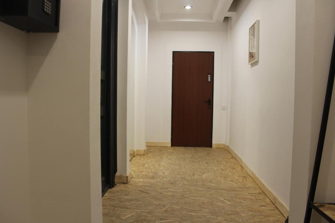 Hostel Victoria Poshtel Bukarest Exterior foto